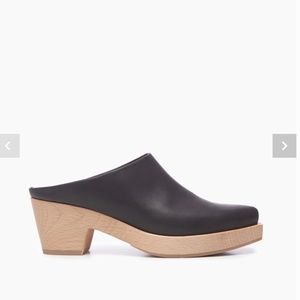 Square toe Italian leather Coclico clogs